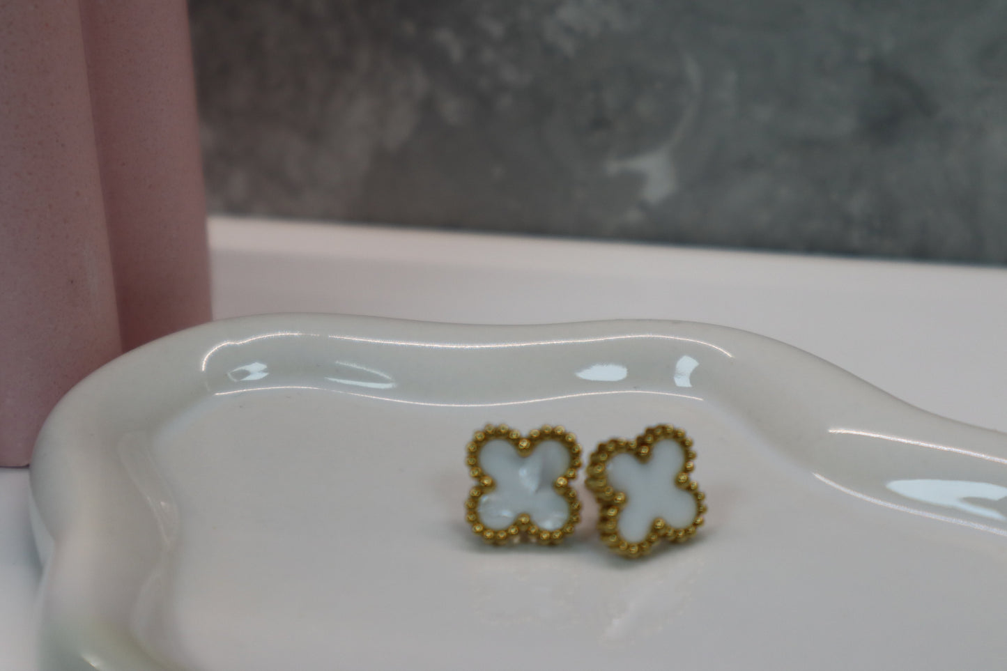Four Leaf Clover Stud - White